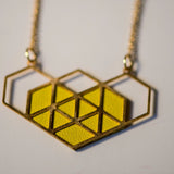 Collier COEUR géométrique plaqué or fait main avec cuir recyclé jaune